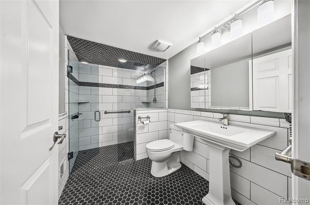 100 Overhill Road, Bloomfield Hills, MI 48301