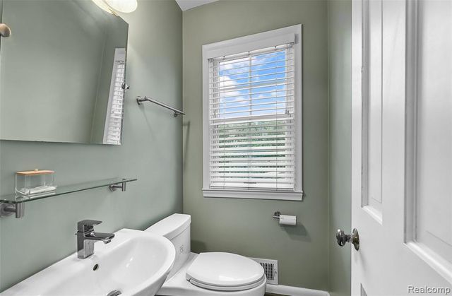 100 Overhill Road, Bloomfield Hills, MI 48301