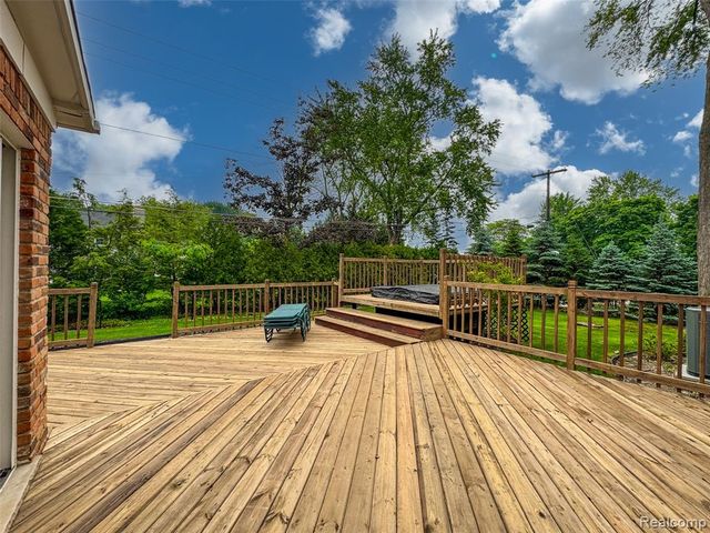 100 Overhill Road, Bloomfield Hills, MI 48301