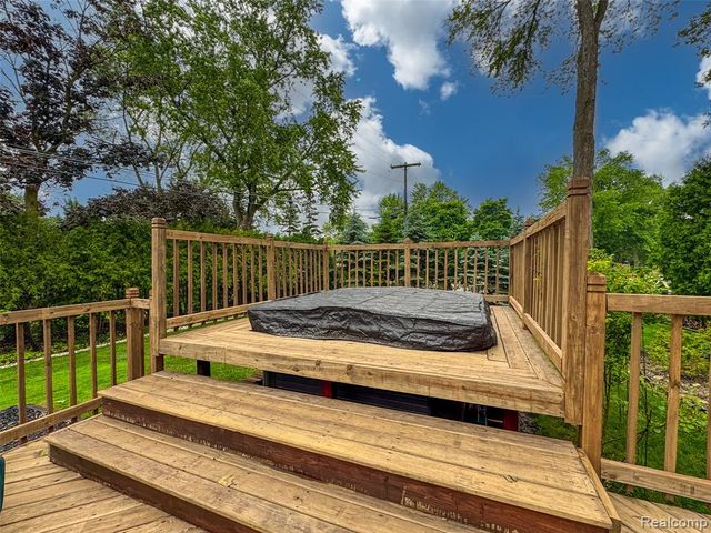 100 Overhill Road, Bloomfield Hills, MI 48301