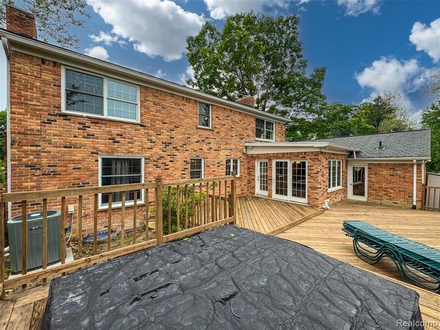 100 Overhill Road, Bloomfield Hills, MI 48301