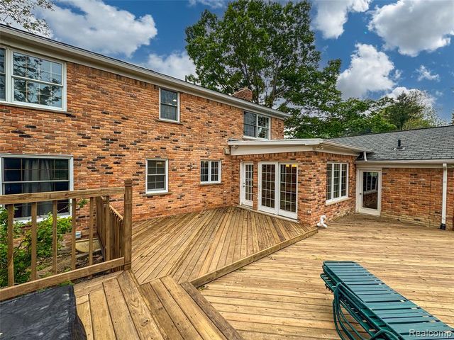 100 Overhill Road, Bloomfield Hills, MI 48301