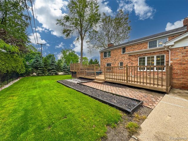 100 Overhill Road, Bloomfield Hills, MI 48301