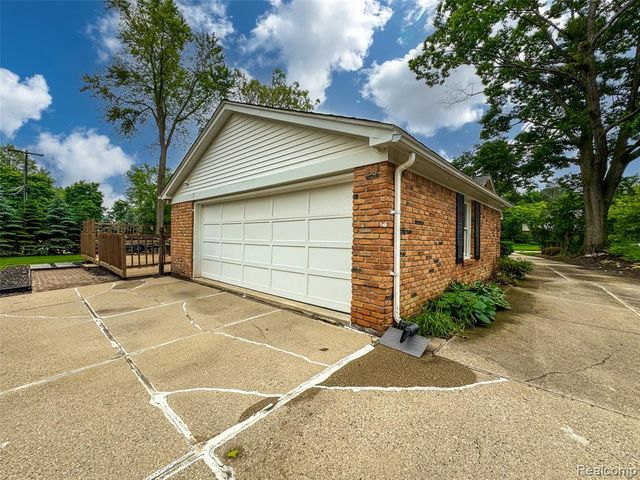 100 Overhill Road, Bloomfield Hills, MI 48301