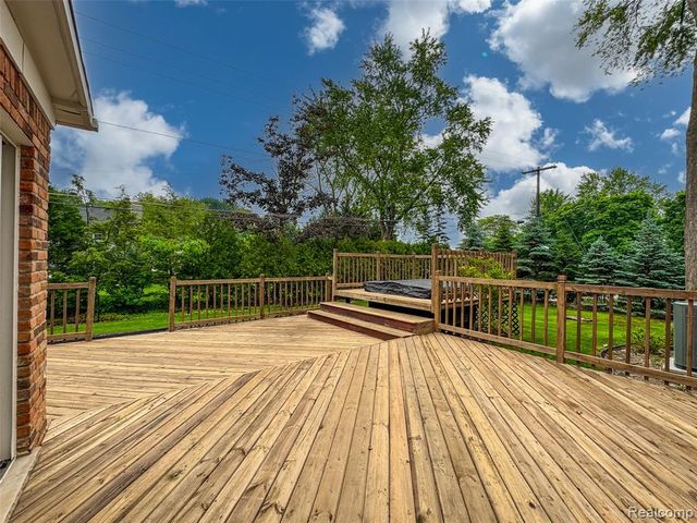 100 Overhill Road, Bloomfield Hills, MI 48301