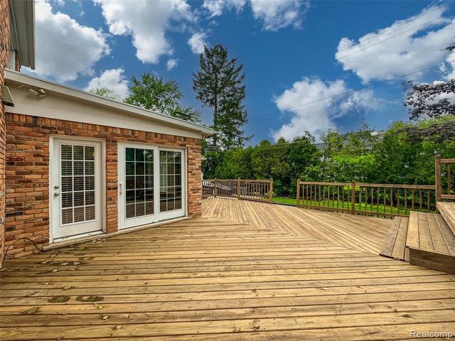 100 Overhill Road, Bloomfield Hills, MI 48301