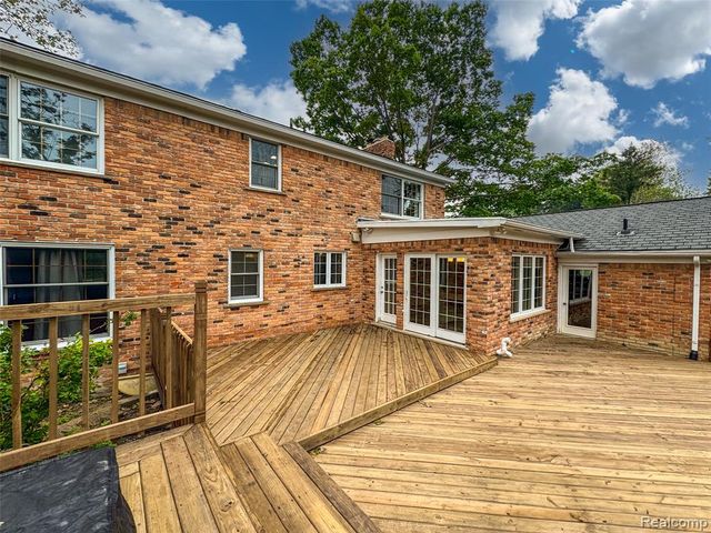 100 Overhill Road, Bloomfield Hills, MI 48301