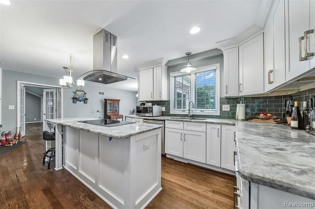 100 Overhill Road, Bloomfield Hills, MI 48301