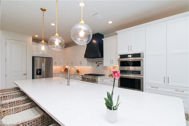 9241 Cayman DR, Naples, FL 34114