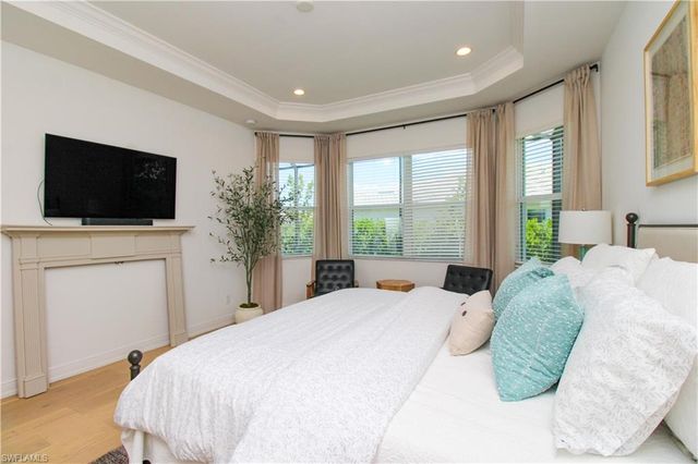 9241 Cayman DR, Naples, FL 34114