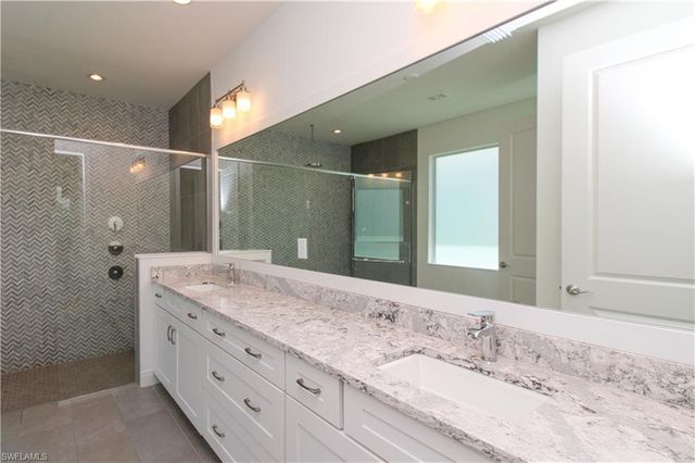 9241 Cayman DR, Naples, FL 34114