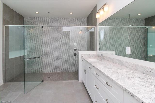 9241 Cayman DR, Naples, FL 34114