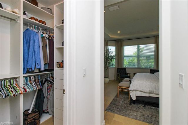 9241 Cayman DR, Naples, FL 34114