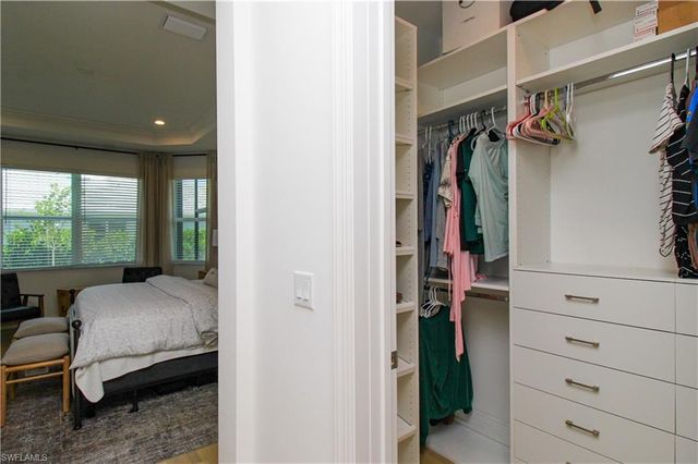 9241 Cayman DR, Naples, FL 34114