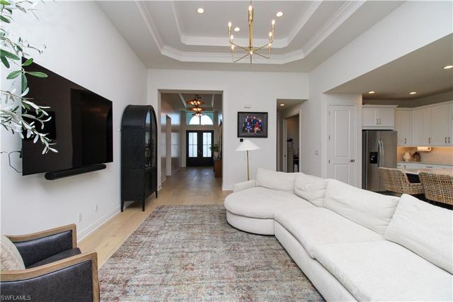 9241 Cayman DR, Naples, FL 34114