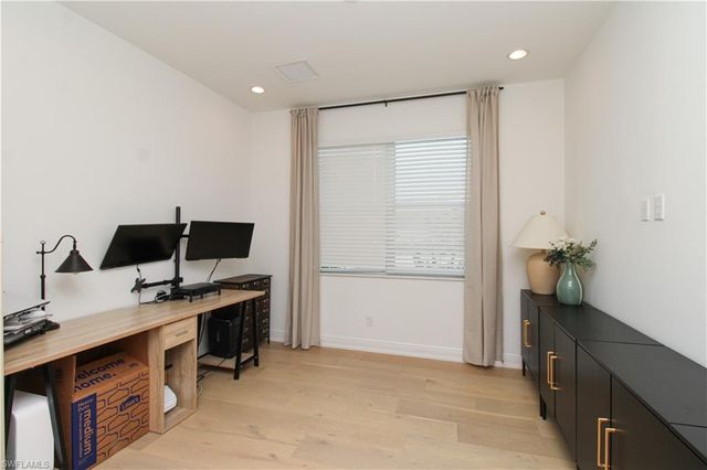 9241 Cayman DR, Naples, FL 34114