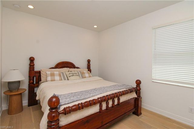 9241 Cayman DR, Naples, FL 34114