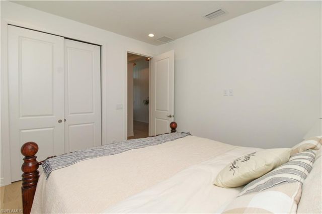 9241 Cayman DR, Naples, FL 34114