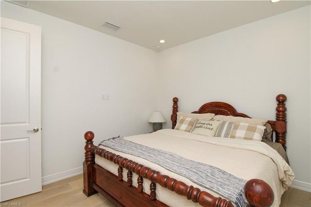 9241 Cayman DR, Naples, FL 34114