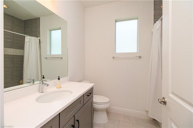 9241 Cayman DR, Naples, FL 34114