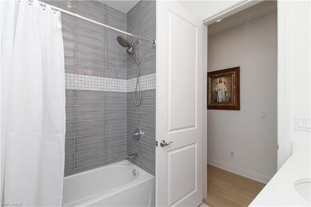 9241 Cayman DR, Naples, FL 34114