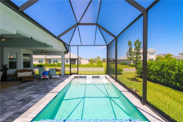 9241 Cayman DR, Naples, FL 34114