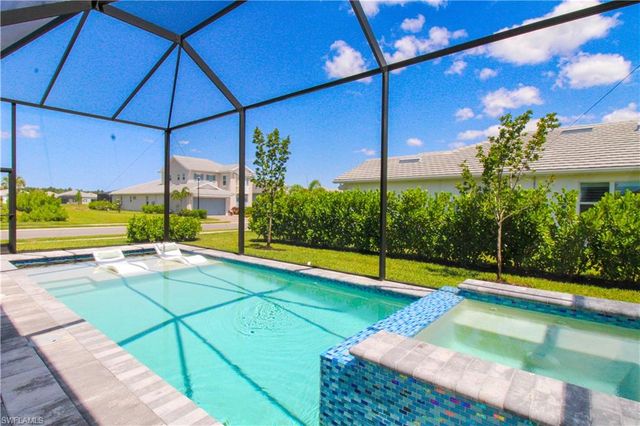 9241 Cayman DR, Naples, FL 34114