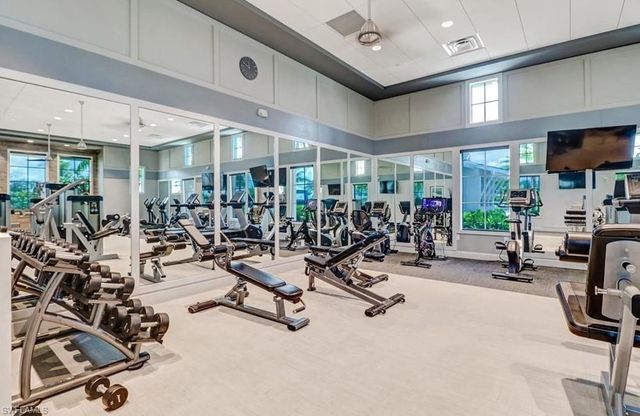 9241 Cayman DR, Naples, FL 34114