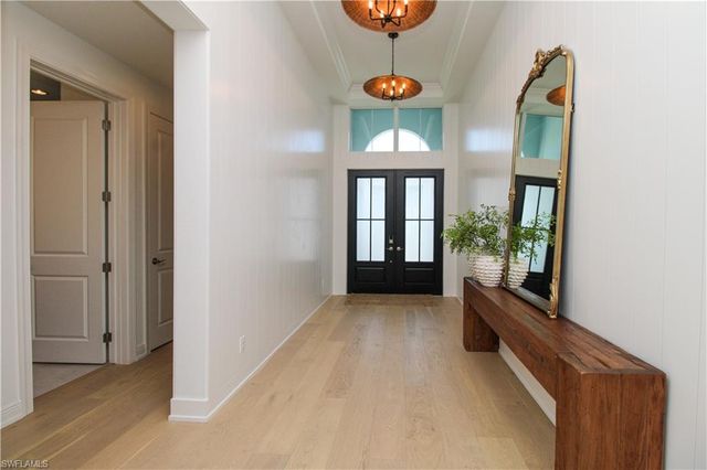 9241 Cayman DR, Naples, FL 34114