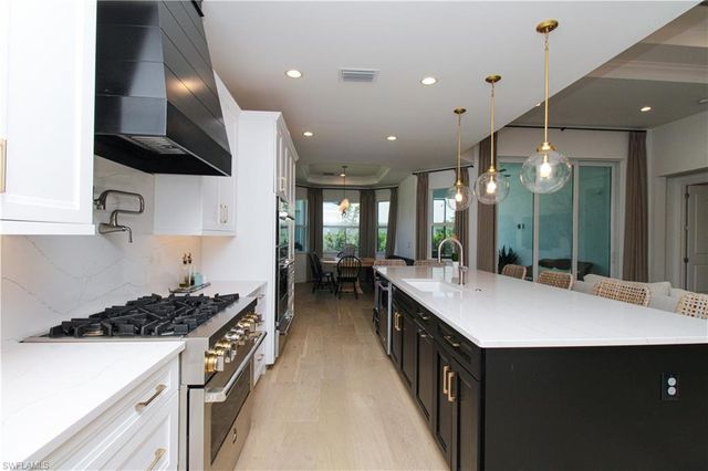 9241 Cayman DR, Naples, FL 34114