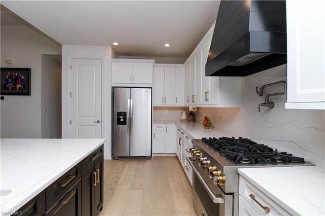 9241 Cayman DR, Naples, FL 34114