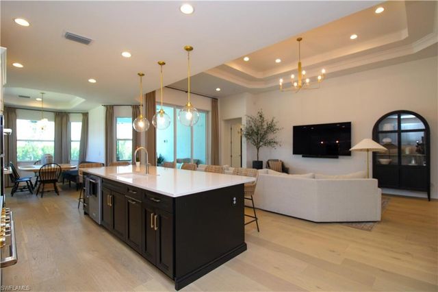 9241 Cayman DR, Naples, FL 34114