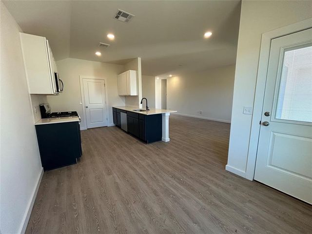 10124 Pennington Street, Harrah, OK 73045