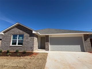 10124 Pennington Street, Harrah, OK 73045