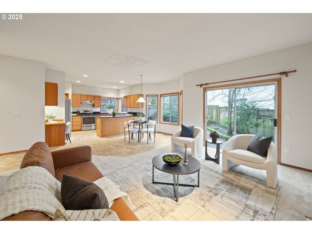 14390 CAMDEN Ln, Lake Oswego, OR 97035