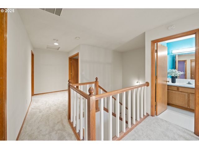 14390 CAMDEN Ln, Lake Oswego, OR 97035