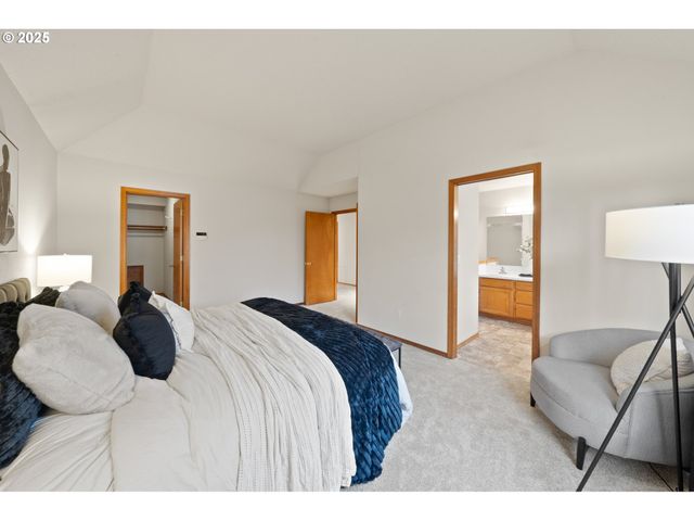 14390 CAMDEN Ln, Lake Oswego, OR 97035