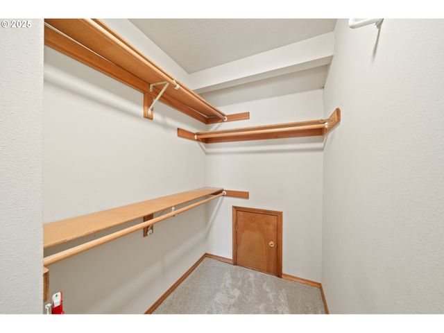 14390 CAMDEN Ln, Lake Oswego, OR 97035