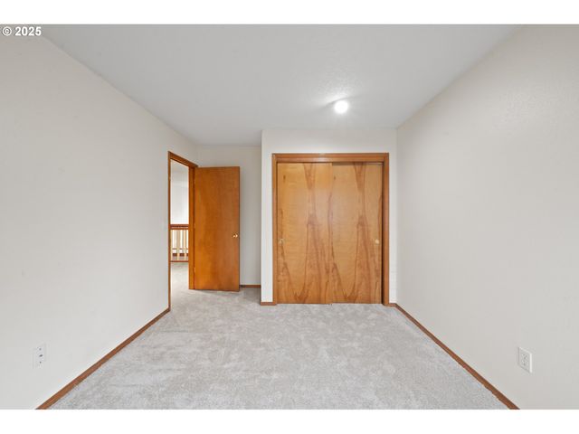 14390 CAMDEN Ln, Lake Oswego, OR 97035