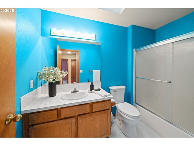 14390 CAMDEN Ln, Lake Oswego, OR 97035