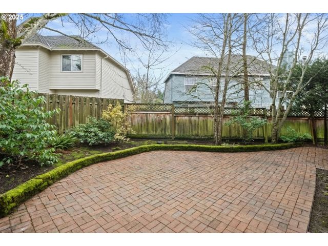 14390 CAMDEN Ln, Lake Oswego, OR 97035