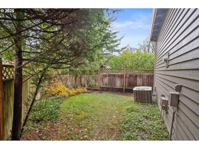 14390 CAMDEN Ln, Lake Oswego, OR 97035