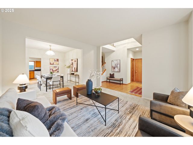 14390 CAMDEN Ln, Lake Oswego, OR 97035