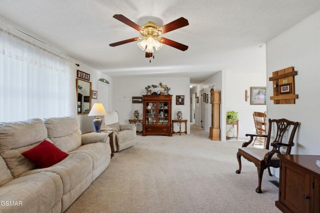728 Schneider Lane, Sevierville, TN 37862