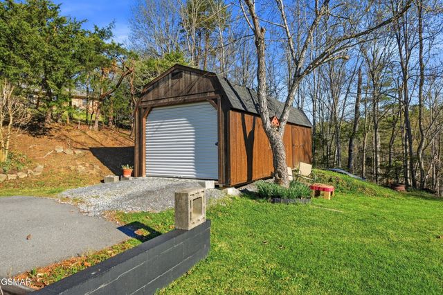 728 Schneider Lane, Sevierville, TN 37862