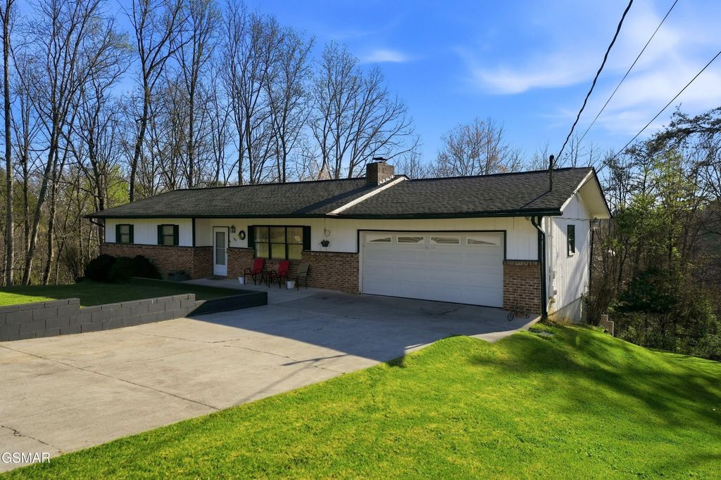 728 Schneider Lane, Sevierville, TN 37862