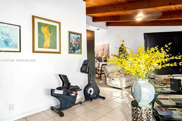 2669 S Parkview Dr, Hallandale Beach, FL 33009