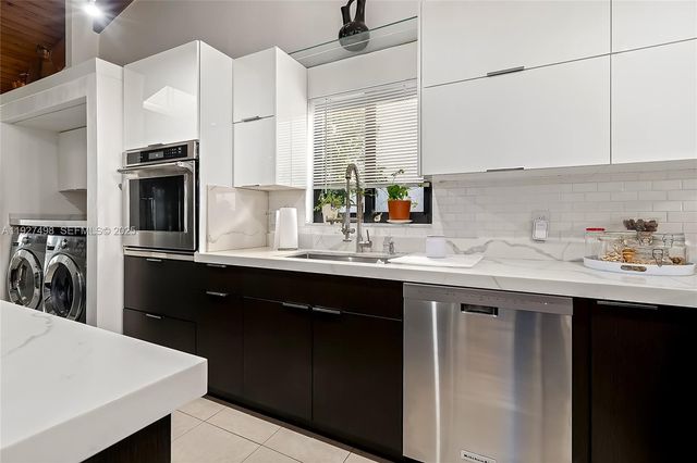 2669 S Parkview Dr, Hallandale Beach, FL 33009