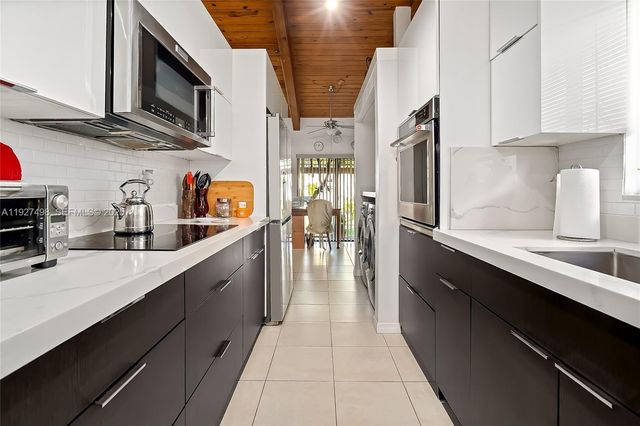 2669 S Parkview Dr, Hallandale Beach, FL 33009