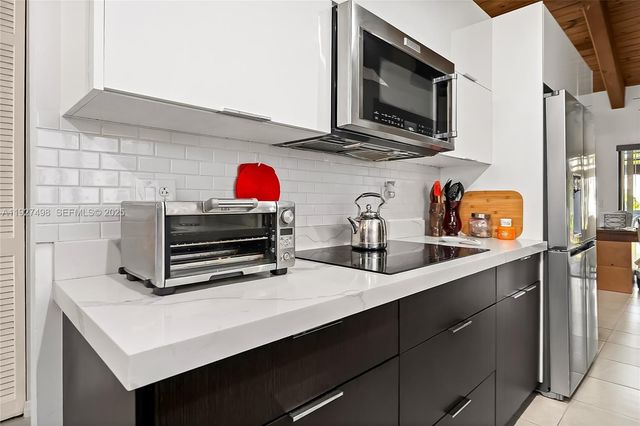 2669 S Parkview Dr, Hallandale Beach, FL 33009